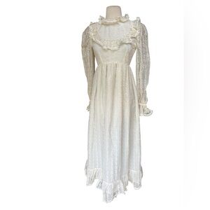 1970s does Victorian/Edwardian Era Ivory Floral Raised Embroidered Lace Trim Max